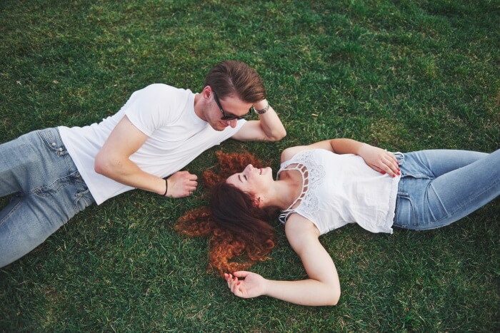 signs she wants to be your girlfriend